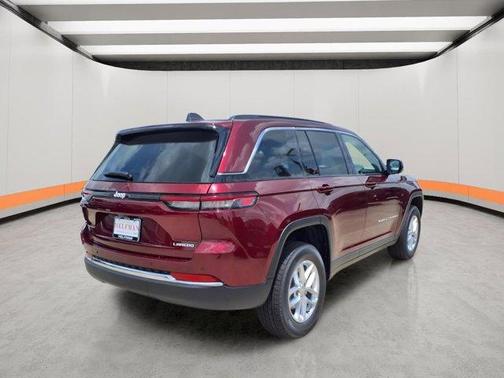 Velvet Red Pearlcoat 2026 Jeep Grand Cherokee Laredo