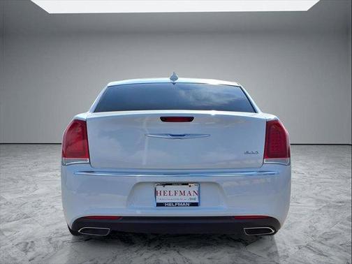 2022 Chrysler 300 Touring