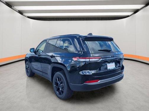 Diamond Black 2026 Jeep Grand Cherokee Laredo