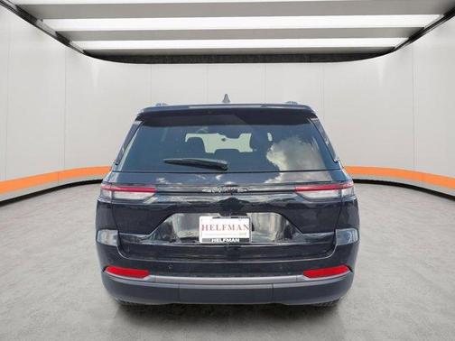 Diamond Black 2026 Jeep Grand Cherokee Laredo