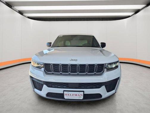 Bright White Clearcoat 2026 Jeep Grand Cherokee Limited