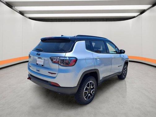 Silver Zynith 2026 Jeep Compass Trailhawk