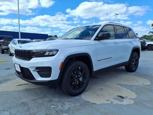 2025 Jeep Grand Cherokee Laredo