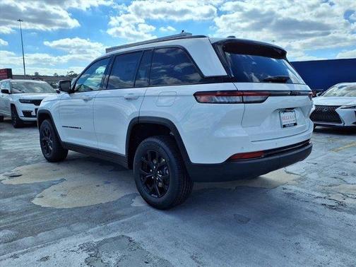 2025 Jeep Grand Cherokee Laredo