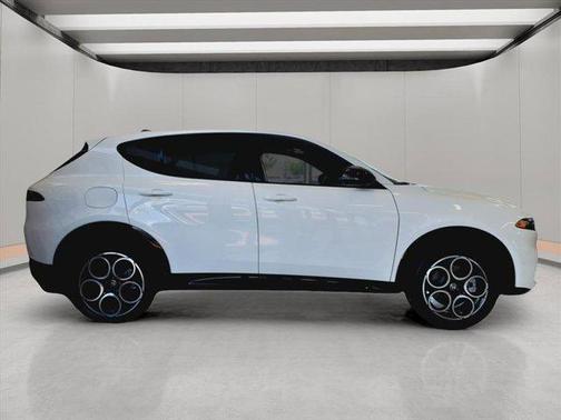 2025 Alfa Romeo Tonale Base