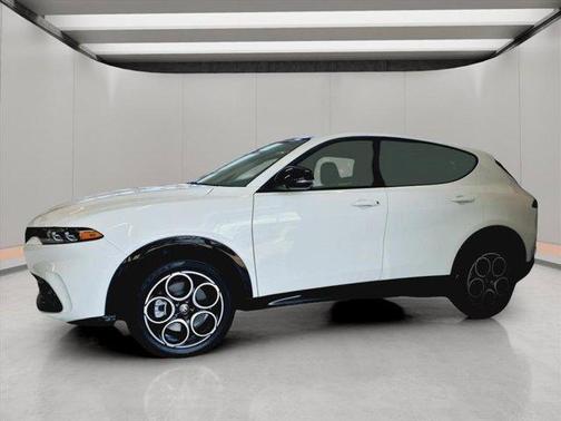 2025 Alfa Romeo Tonale Base