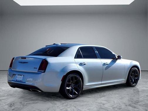 2022 Chrysler 300 Touring L