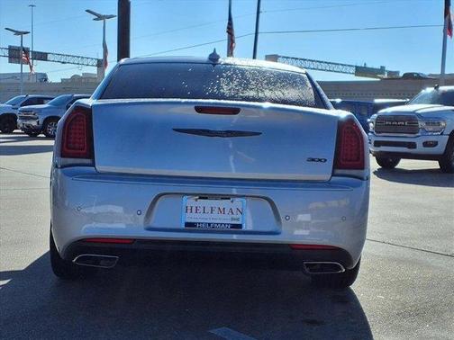 2022 Chrysler 300 Touring L