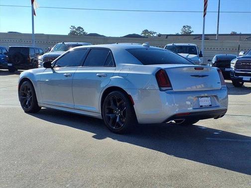2022 Chrysler 300 Touring L