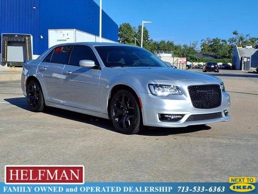 2022 Chrysler 300 Touring L