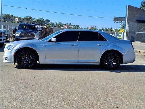 2022 Chrysler 300 Touring L