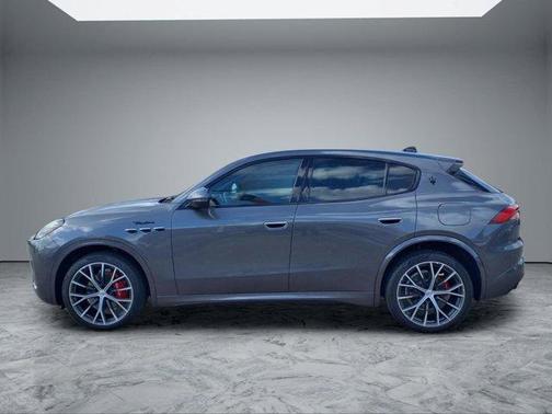 Gray 2023 Maserati Grecale Modena