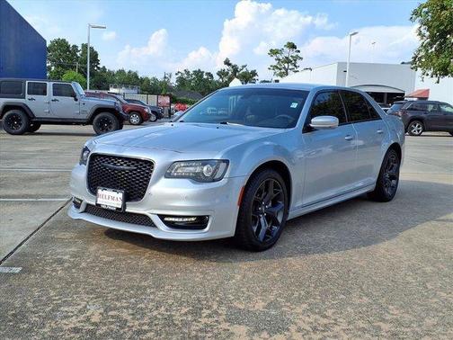 2023 Chrysler 300 Touring L