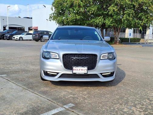 2023 Chrysler 300 Touring L