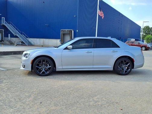 2023 Chrysler 300 Touring L