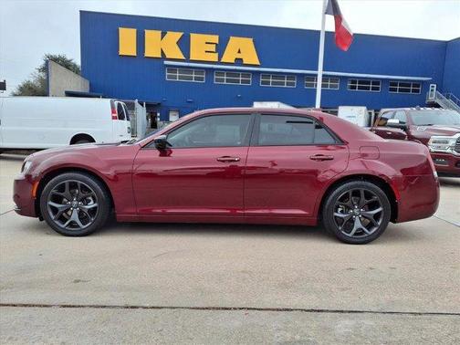 2021 Chrysler 300 Touring