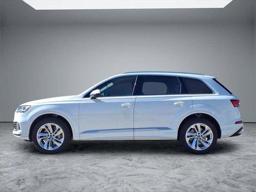 2023 Audi Q7 45 Premium Plus