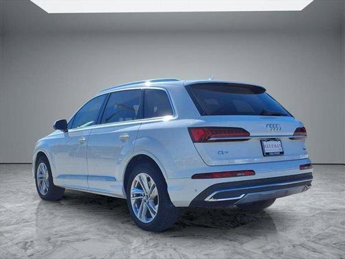 2023 Audi Q7 45 Premium Plus