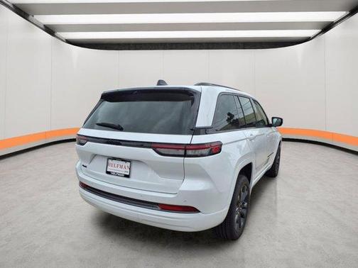 Bright White Clearcoat 2026 Jeep Grand Cherokee Limited