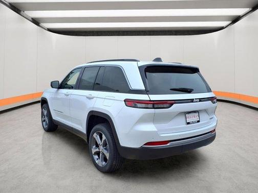 Bright White Clearcoat 2026 Jeep Grand Cherokee Limited
