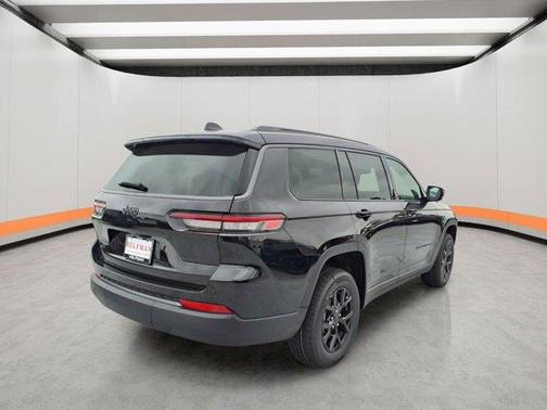 Diamond Black 2026 Jeep Grand Cherokee L Laredo