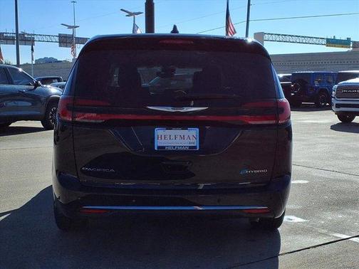2024 Chrysler Pacifica Hybrid Select