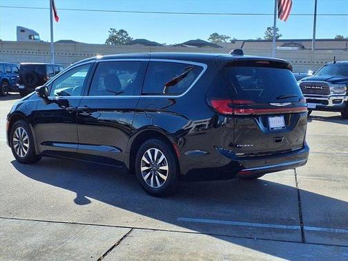 2024 Chrysler Pacifica Hybrid Select