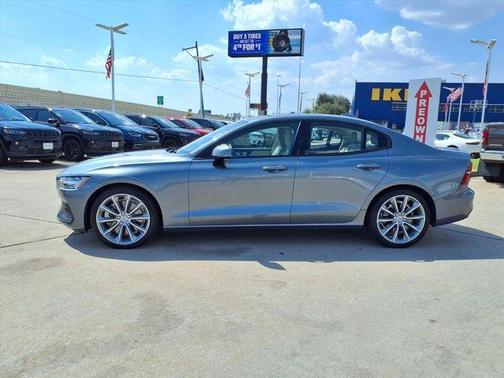 2021 Volvo S60 T5 Momentum