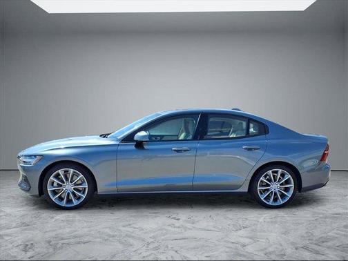2021 Volvo S60 T5 Momentum