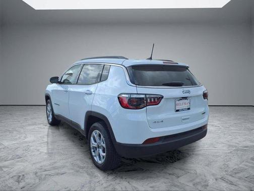 Bright White Clearcoat 2026 Jeep Compass Latitude