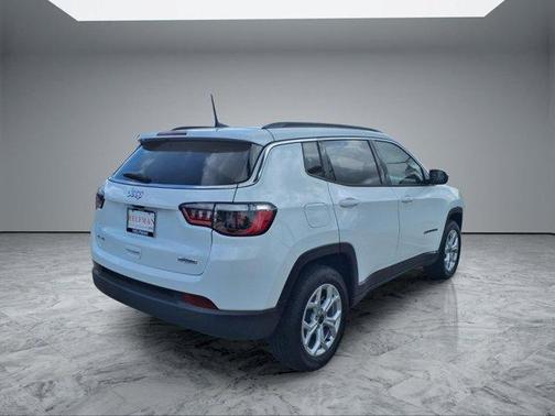Bright White Clearcoat 2026 Jeep Compass Latitude