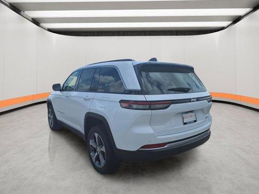 Bright White Clearcoat 2026 Jeep Grand Cherokee Limited