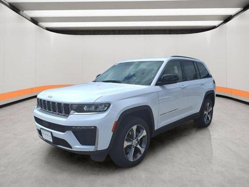 Bright White Clearcoat 2026 Jeep Grand Cherokee Limited
