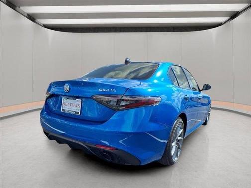 2025 Alfa Romeo Giulia Base