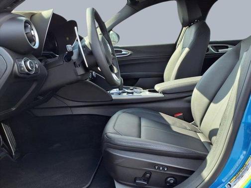 2025 Alfa Romeo Giulia Base