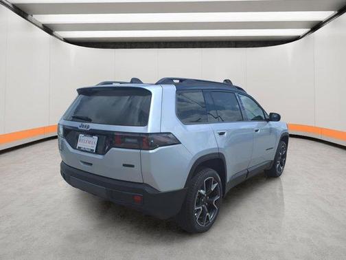 Silver Zynith Clearcoat 2026 Jeep Cherokee Overland