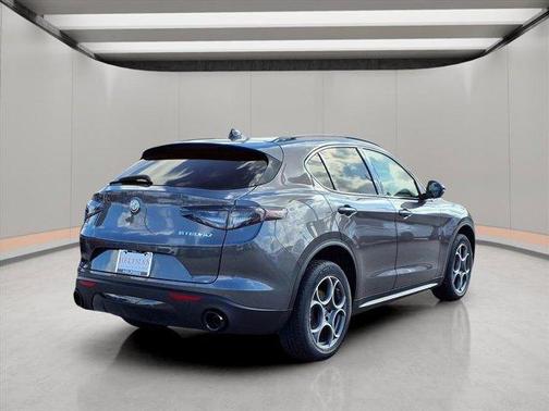 2025 Alfa Romeo Stelvio Base