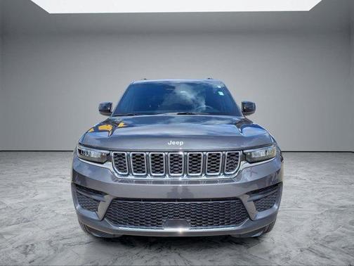 Metallic 2025 Jeep Grand Cherokee Laredo X