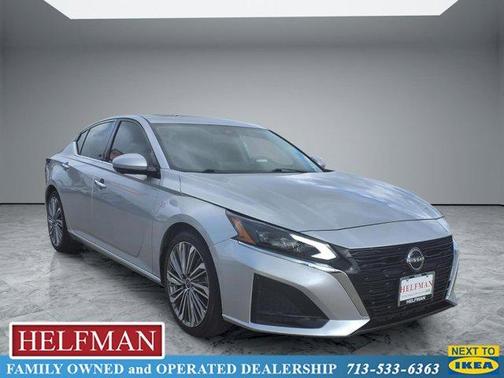 Brilliant Silver Metallic 2023 Nissan Altima 2.5 SL