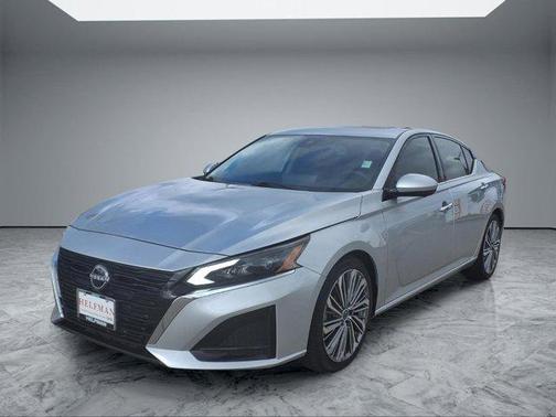 Brilliant Silver Metallic 2023 Nissan Altima 2.5 SL