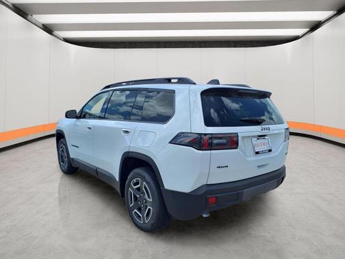 Bright White Clearcoat 2026 Jeep Cherokee LAREDO/LIMITED