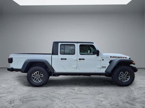 Bright White Clearcoat 2024 Jeep Gladiator Mojave