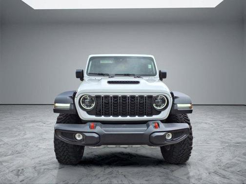 Bright White Clearcoat 2024 Jeep Gladiator Mojave