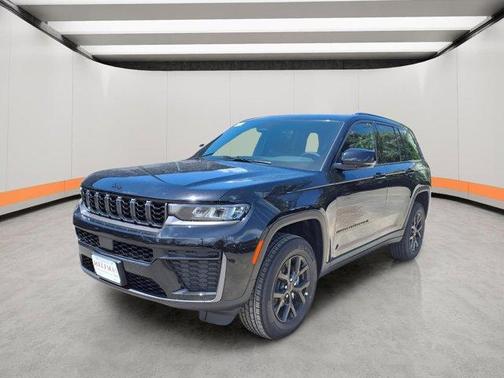 Diamond Black 2026 Jeep Grand Cherokee Laredo