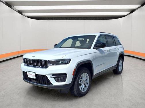 Bright White Clearcoat 2026 Jeep Grand Cherokee Laredo X