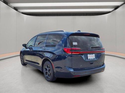 2025 Chrysler Pacifica Hybrid Select