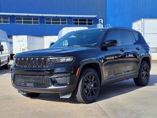 2025 Jeep Grand Cherokee Laredo