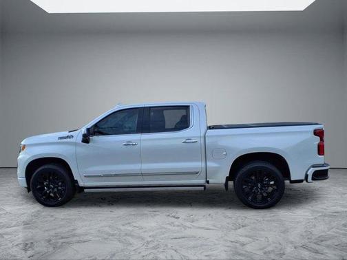 Iridescent Pearl Tricoat 2023 Chevrolet Silverado 1500 High Country