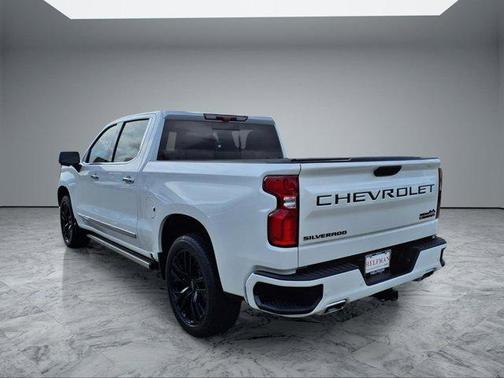 Iridescent Pearl Tricoat 2023 Chevrolet Silverado 1500 High Country