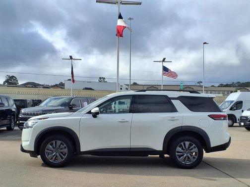 2025 Nissan Pathfinder SV